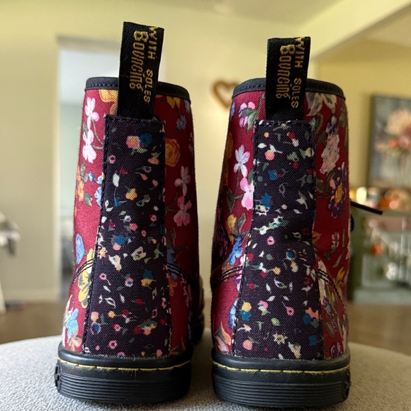 Dr. Martens Floral Lace-Up Boots - Picture 4 of 6